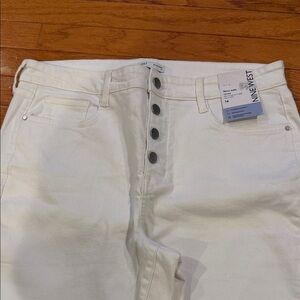 Nine West White Button-Fly size 14 hi rise Jeans stretch